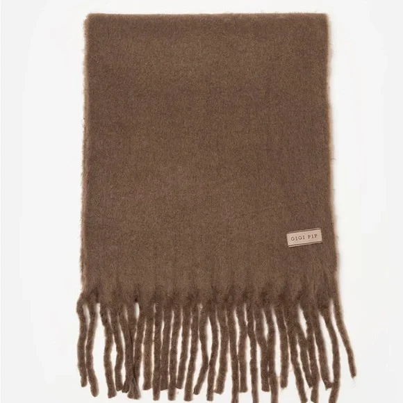 Gigi pip brown oversized fluffy blanket scarf - Picture 4 of 4